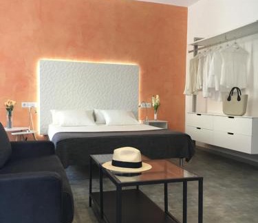 La Trinidad-San Juan y Todos los Santos Apartment | Inviting Suite in Córdoba - Family-Friendly Retreat