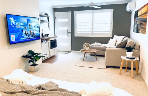 Casuarina Apartment | Idyllic Casuarina Beach Retreat with Ocean Views