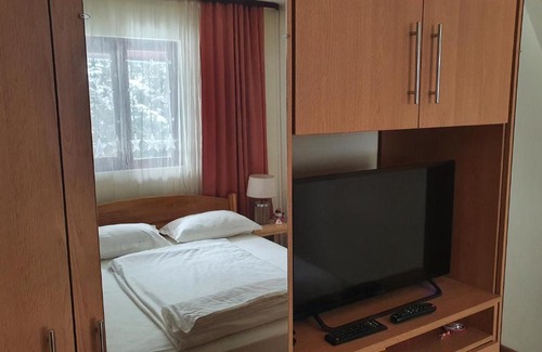 Vama House | Relax at Casuta Alesia & David, Rated 10/10 for Comfort