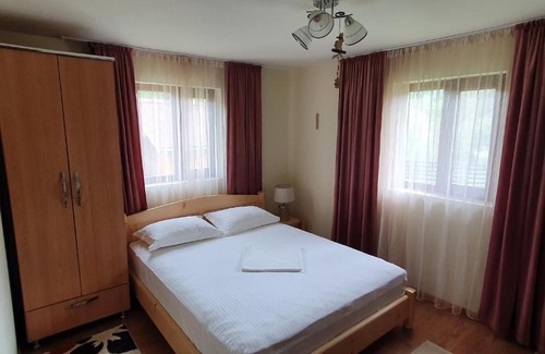 Vama House | Relax at Casuta Alesia & David, Rated 10/10 for Comfort
