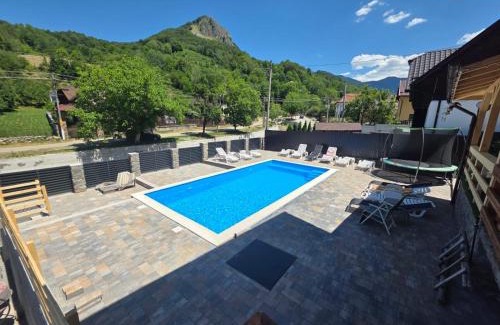 Dragoslavele Villa | Exceptional Comfort at Casuta Cu Sindrila - Family Friendly!