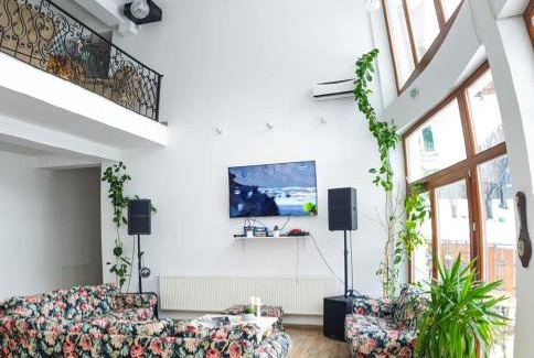 Cristian Bed & Breakfast | Welcoming Casuta Din Padure: Rated 9/10 & Family-Friendly