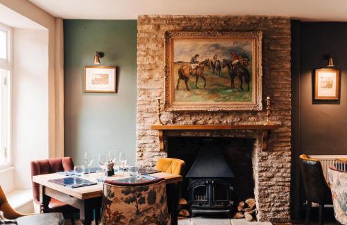 Tetbury Bed & Breakfast | Charming Cat and Custard Pot Inn: Pet-Friendly Getaway