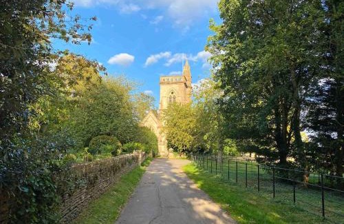 Tetbury Bed & Breakfast | Charming Cat and Custard Pot Inn: Pet-Friendly Getaway