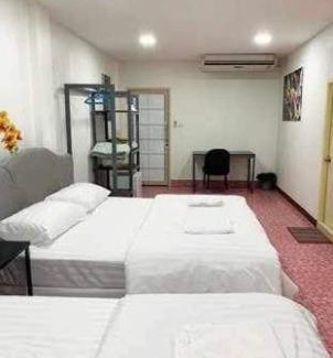 Hat Yai House | Inviting Cat Home: Cozy Stay with Breakfast Included