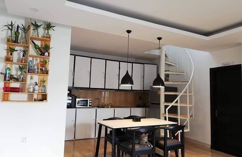 Sangkat Sla Kram House | Discover Cat's Hostel: Family-Friendly Stay with Kitchen Access
