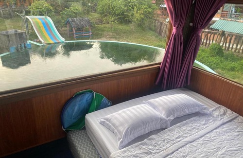 Quan Tom House | Experience Old Straw House - Family-Friendly Retreat