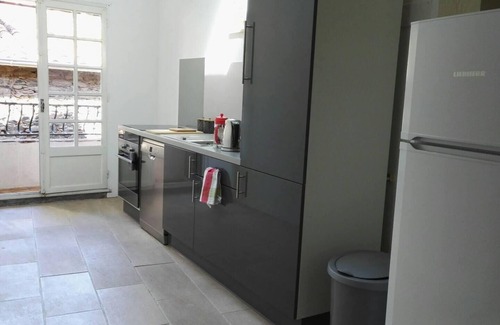 Rigarda Cottage | Cozy Catalan Cottage with Terrace and Lake Views
