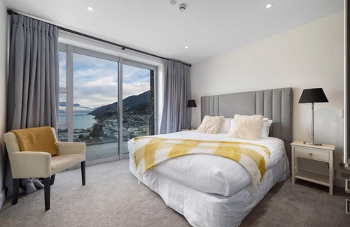 Queenstown City Centre Apartment | Remarkable Catalina Apartment 5: Wheelchair Accessible Retreat