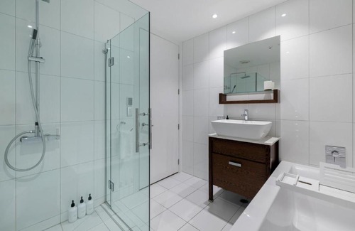 Queenstown City Centre Apartment | Remarkable Catalina Apartment 5: Wheelchair Accessible Retreat