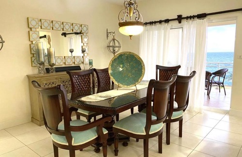 Villa Hermosa Apartment | Discover Catalina Bay: Family-Friendly with Pool Access