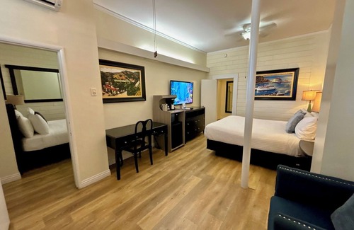 Avalon Hotel | Discover Catalina Courtyard Suites with Ocean Views & Spa