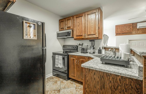 Graysville Apartment | Top-Rated Catalina Studio 102 with Free Parking & Amenities