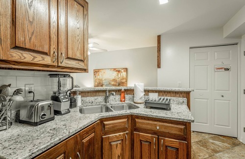 Graysville Apartment | Top-Rated Catalina Studio 102 with Free Parking & Amenities