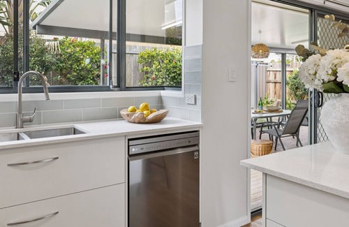 Yamba Apartment | Cataline Court Unit 7 | Steps from Beautiful Pippi Beach