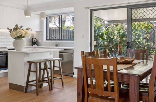 Yamba Apartment | Cataline Court Unit 7 | Steps from Beautiful Pippi Beach