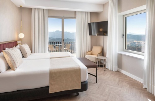 Ronda Hotel | Discover Catalonia Reina Victoria: 4-Star Spa Retreat