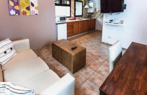 Playa Bonita Apartment | Top-Rated Catalonia Sur Aparts-Spa with Private Pool & More