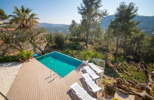 Torrelles de Llobregat Villa | Relax at Catalunya Casas: Infinity Pool & Scenic Views