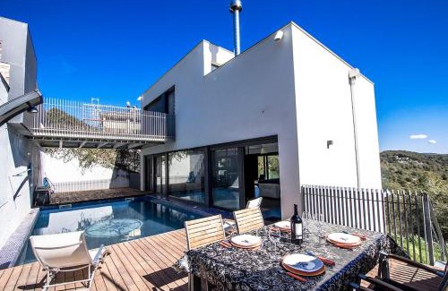Costa Cunit Villa | Modern Hilltop Haven with Private Pool Near the Beach
