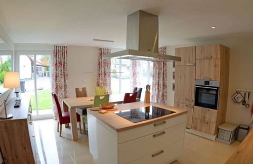 Juliusruh House | Catamaran 1: Cozy Residence with Spa & Pet-Friendly Amenities