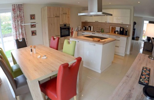 Juliusruh House | Catamaran 1: Cozy Residence with Spa & Pet-Friendly Amenities