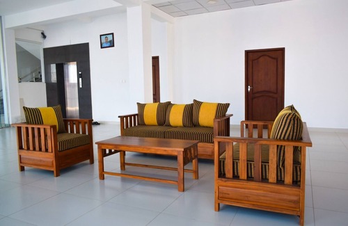 Arunagiri Nagar Hotel | Guest Rated: Catamaran Inn with Breakfast & Family Atmosphere