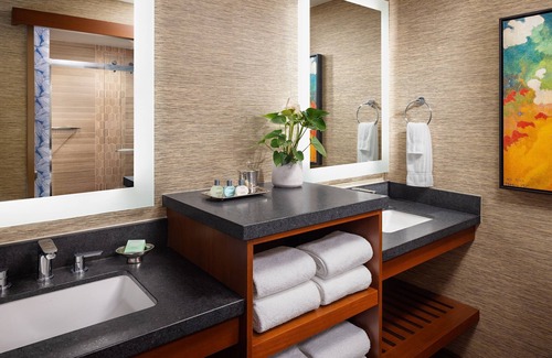 Crown Point Resort | Relax at Catamaran Resort and Spa with Ocean View Amenities