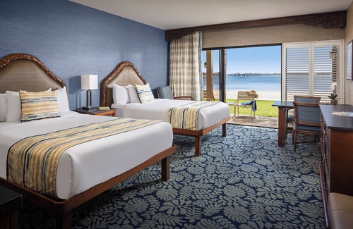 Crown Point Resort | Relax at Catamaran Resort and Spa with Ocean View Amenities