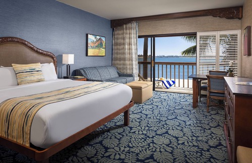 Crown Point Resort | Relax at Catamaran Resort and Spa with Ocean View Amenities