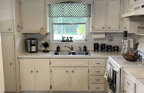 Lorida House | Escape and Unwind: Your Perfect Getaway Awaits!