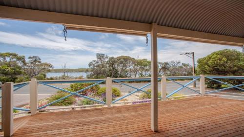 Lake Wangary House | Discover Catch of the Bay: Family-Friendly & 4-Star Comfort