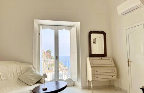 Liparlati House | Discover Caterine’s: Oceanfront Family Retreat Awaits