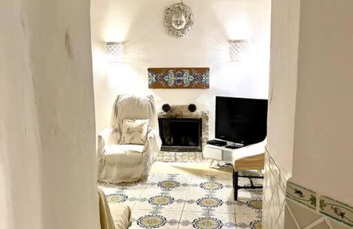 Liparlati House | Discover Caterine’s: Oceanfront Family Retreat Awaits