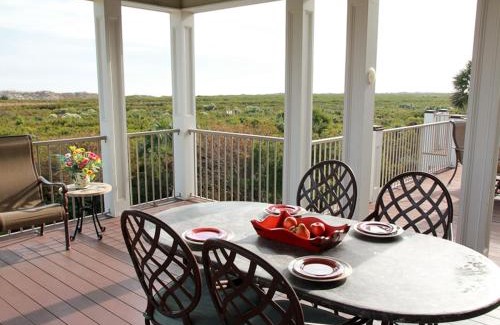 Seabrook Island House | Relax at Catesby's Bluff 2240: Pool & Hot Tub Await!