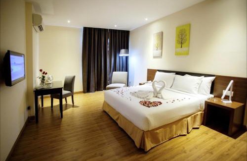 Pekan Melayu Hotel | Discover Comfort at Cathayana Hotel Kuantan with Breakfast