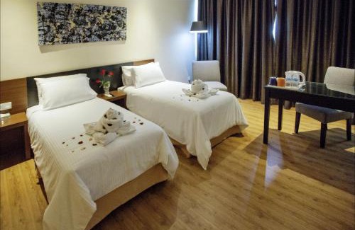 Pekan Melayu Hotel | Discover Comfort at Cathayana Hotel Kuantan with Breakfast