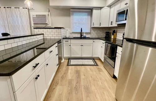 Joslyn Castle Apartment | Cozy Haven at Cathedral 8 - Family-Friendly Retreat