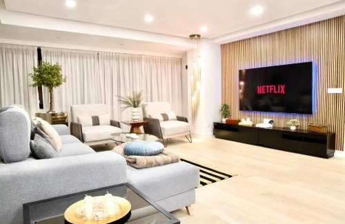 Lugo Apartment | Cathedral Boutique: 4-Star Comfort with Family-Friendly Amenities