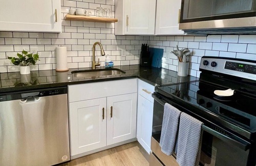 Joslyn Castle Apartment | Affordable Cathedral Studio: Ideal for Families and Kids