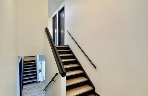 Joslyn Castle Apartment | Affordable Cathedral Studio: Ideal for Families and Kids
