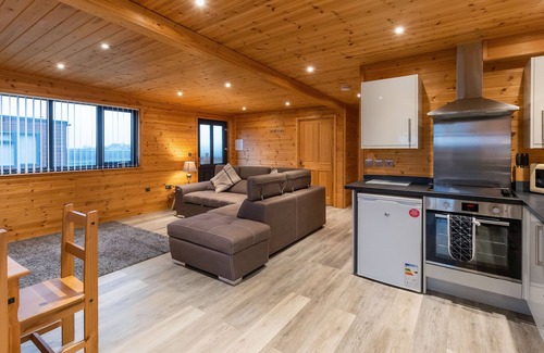 Ely Cabin | Experience Cathedral View Lodge with Hot Tub & Breakfast