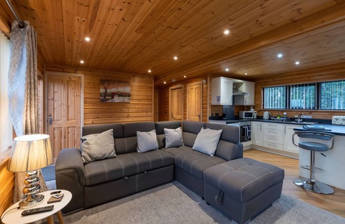 Ely Cabin | Experience Cathedral View Lodge with Hot Tub & Breakfast