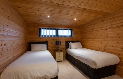 Ely Cabin | Experience Cathedral View Lodge with Hot Tub & Breakfast