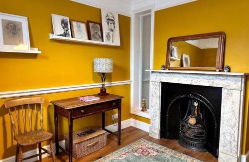 Salisbury House | Historic Townhouse with Cathedral Views and Free Parking