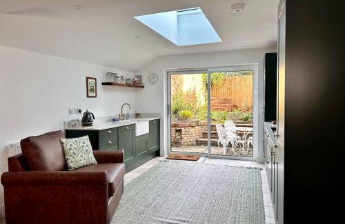 Salisbury House | Historic Townhouse with Cathedral Views and Free Parking