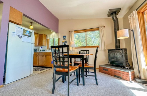 Tofte Cottage | Explore Cathy’s Cove: Lake View Retreat in Lutsen, MN