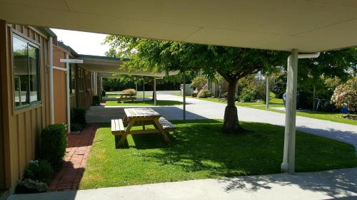 Owaka Hotel | Family-Friendly Retreat at Catlins Area Motel, Rated 9/10