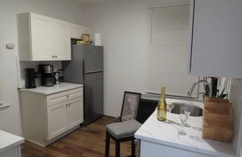South Oakland Apartment | Explore Cato 5BR Home in Oakland, Perfect for Families