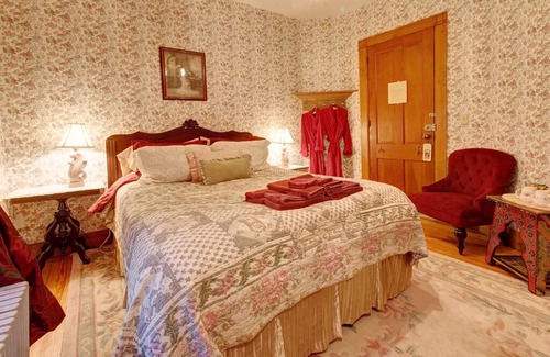 Margaretville Bed & Breakfast | Catskill Victorian Inn with spectacular mouuntain views, fireplace, and hot tub